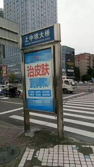 醫(yī)療品牌強(qiáng)勢布局 南充醫(yī)院海南路牌廣告占領(lǐng)主要路口